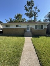 Building Photo - 22815 Ridgeway Ave