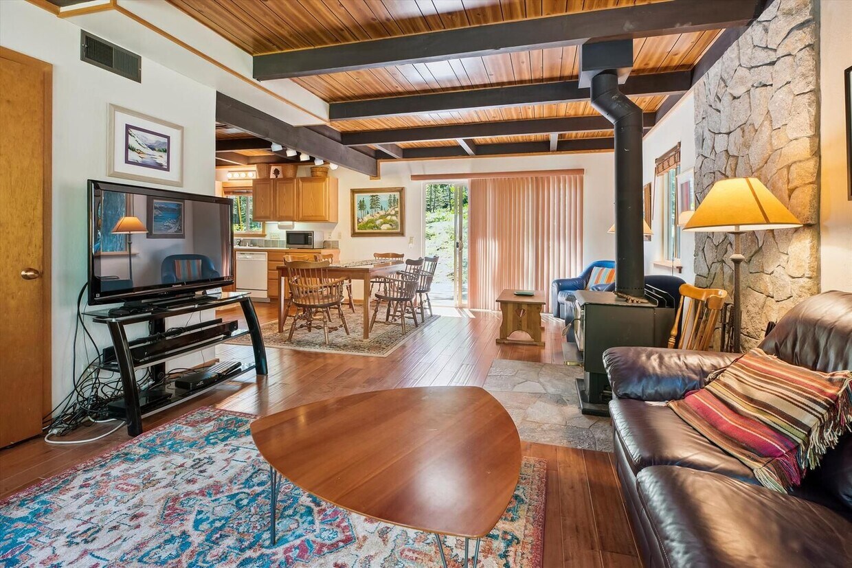 Primary Photo - Alpine Meadows 3 Bedroom ski lease on Mine...