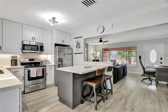 Foto del edificio - 1559 NE 38th St