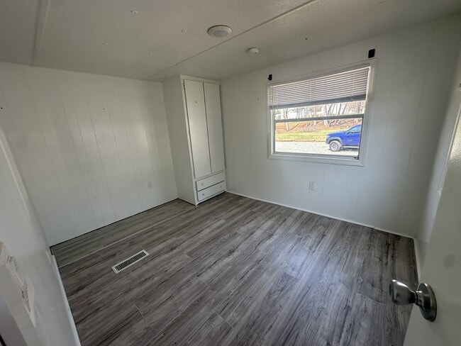 Photo - 7960 Reynolda Rd House