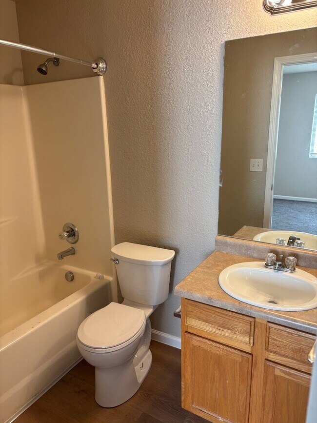 Foto del edificio - Country West Condos