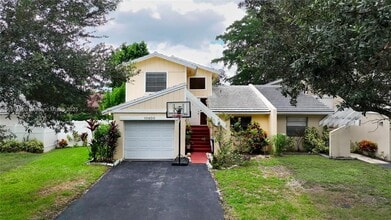 Building Photo - 10600 La Placida Dr