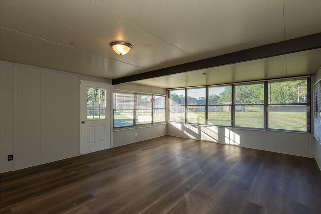 Building Photo - 4620 Glen Oaks Cir
