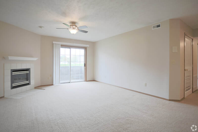 Oakbrook Court | Spacious Living Room - BayOak Apartments