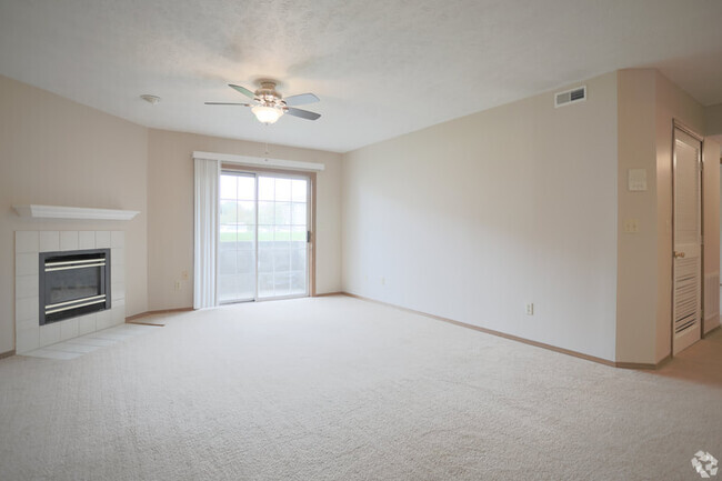 Oakbrook Court | Spacious Living Room - BayOak Apartments