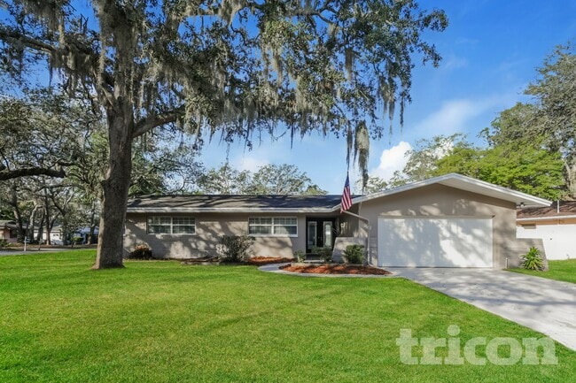 Building Photo - 7102 Woodfield Dr