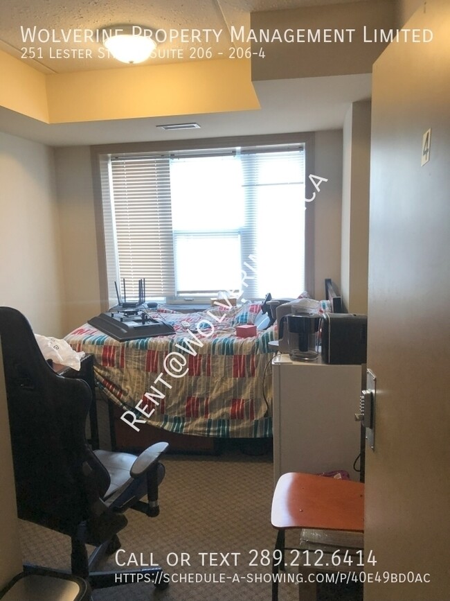 Photo du bâtiment - 5 unit Student condo minutes from WLU + UW