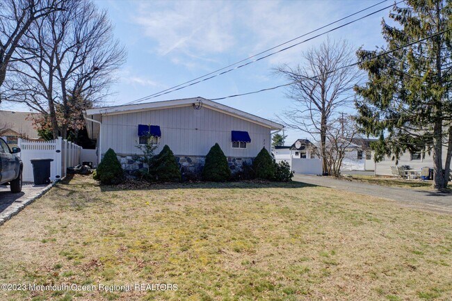 Building Photo - 2228 N Rd