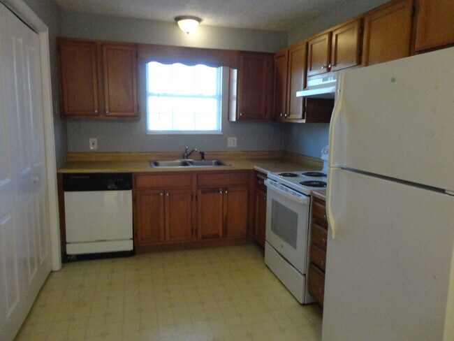 Building Photo - 2 Bedroom Duplex  in Seymour