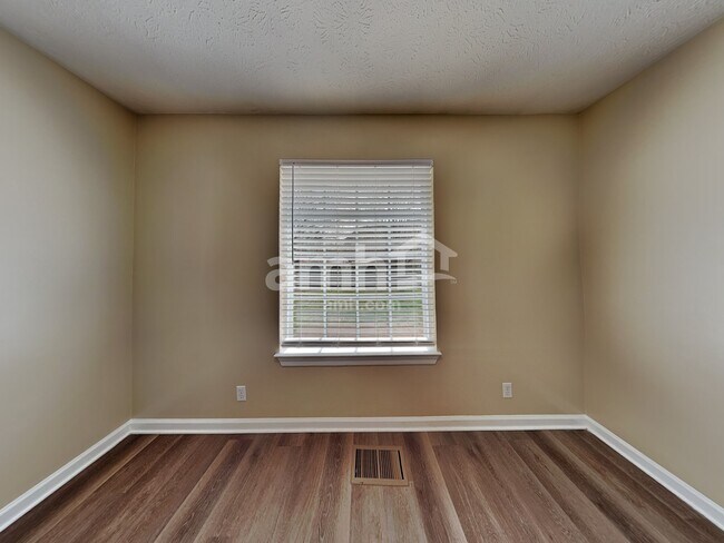 Foto del edificio - 1612 E Blairmont Dr