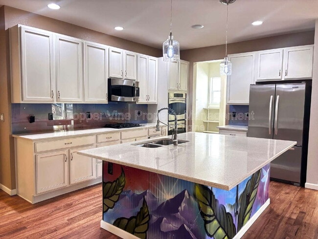 Building Photo - 900 Treece St