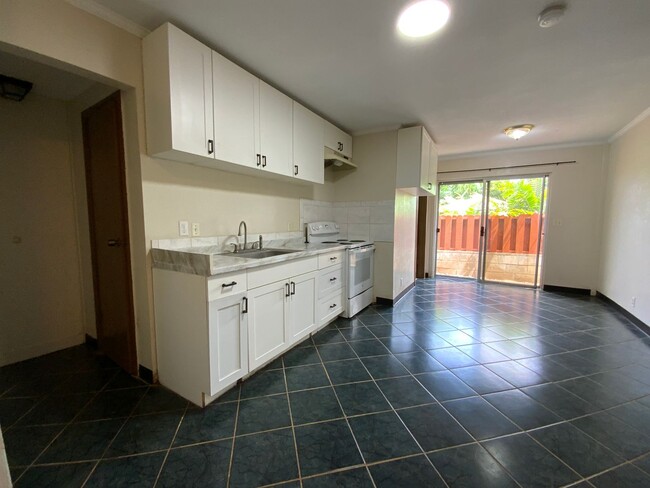 Building Photo - T1171