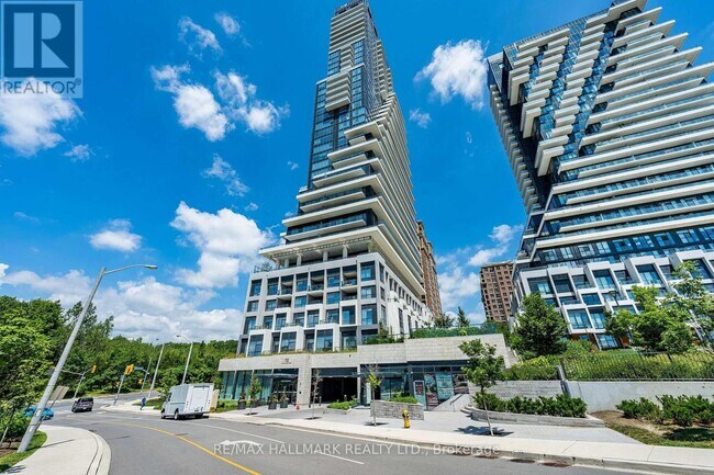Photo du bâtiment - 10 Inn On The Pk Dr