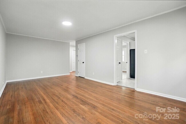Building Photo - Charming 3BR Duplex in Charlotte