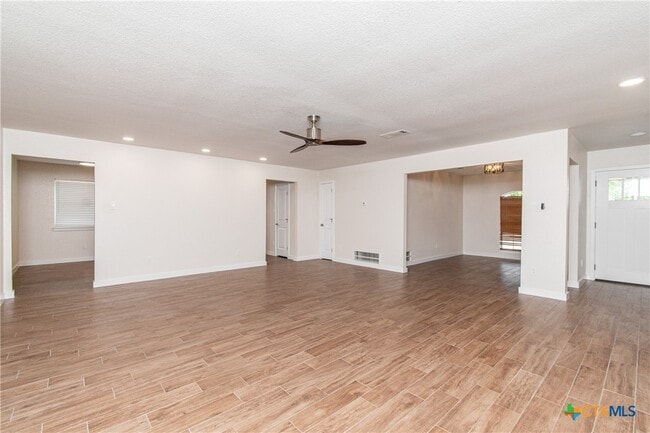 Building Photo - 304 Timber Ridge Dr