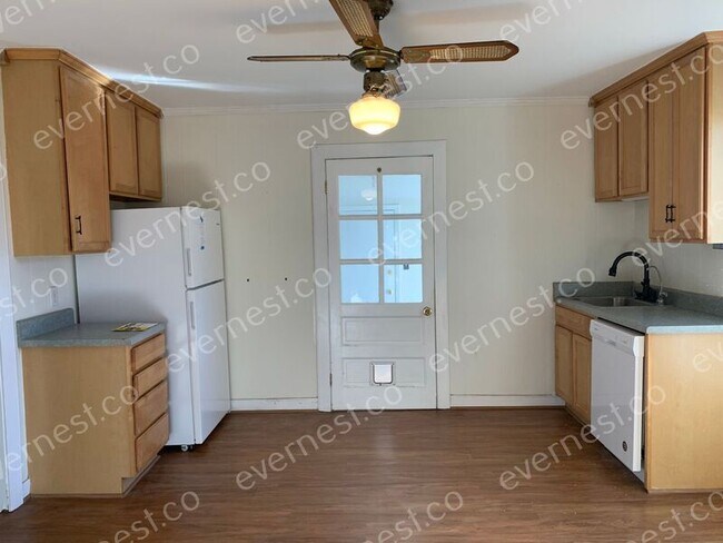 Foto del edificio - 105 N Oak Ave