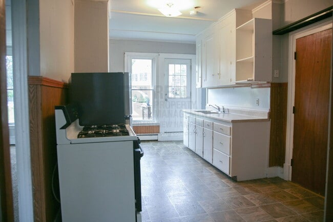 Building Photo - 9 Beacon St