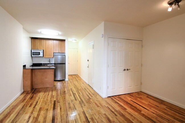 Building Photo - 38 W 85th St