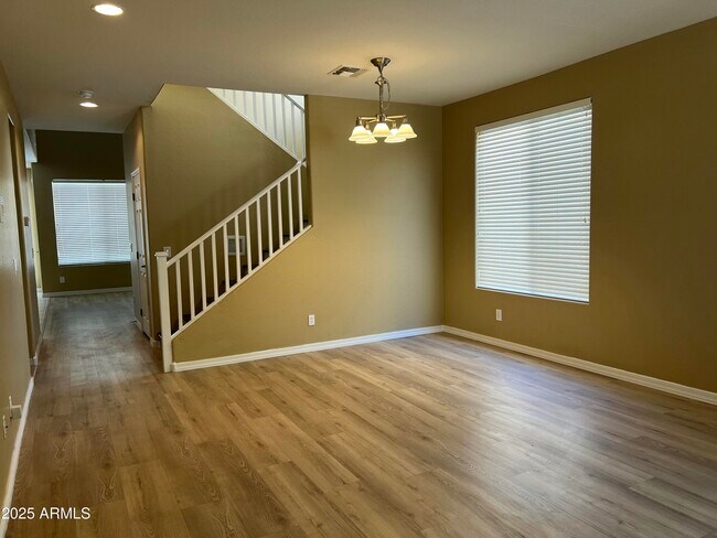 Building Photo - 6734 W Blackstone Ln