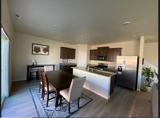 Foto del edificio - Modern & Spacious 5-Bedroom Home in Desirable Sultan Community