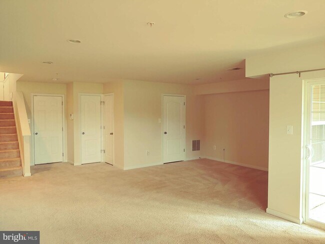 Building Photo - 811 Glenside Way