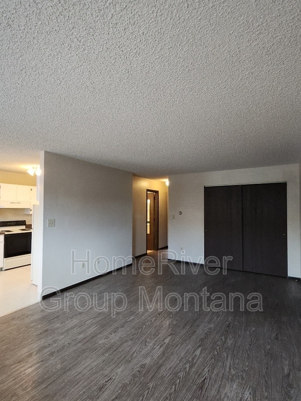Building Photo - 913 Pattee Creek Dr
