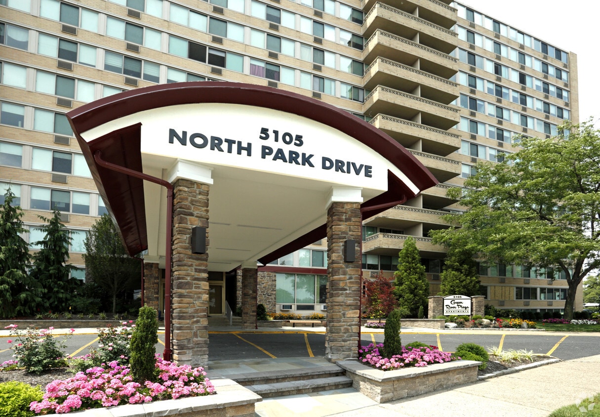 Cooper River Plaza Apartments in Pennsauken, NJ