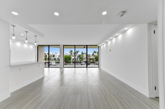 Foto del edificio - 899 Jeffery St