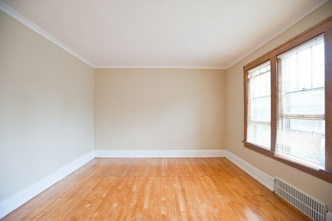 Foto del edificio - 3259 N Oakland Ave