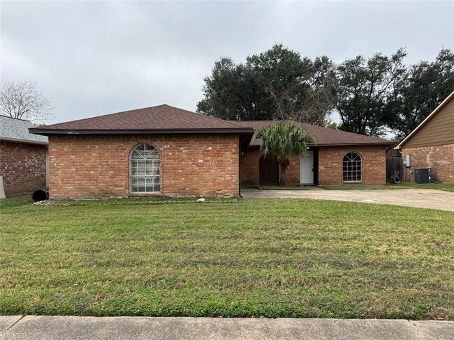 Building Photo - 11415 Loyola Dr