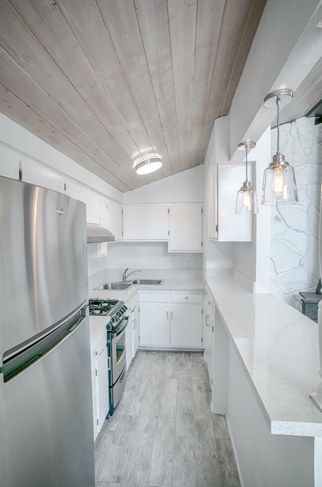 Foto del edificio - 1 Bedroom/1 Bathroom - Isla Vista