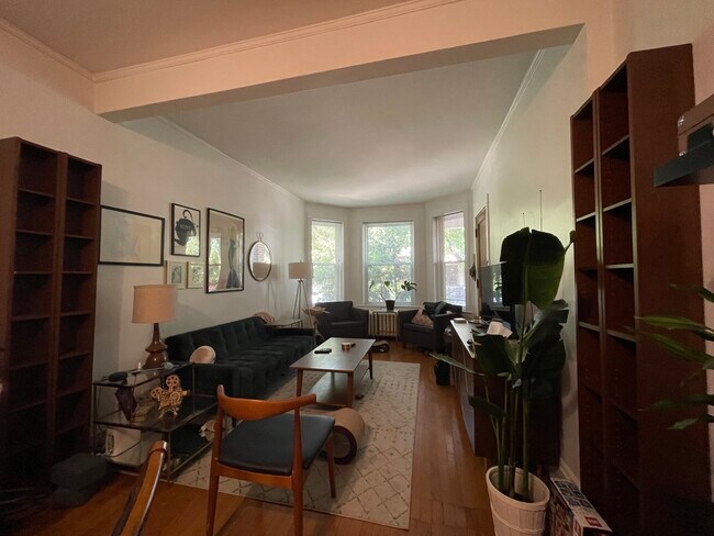 Living Room - 3632 N Bosworth Ave