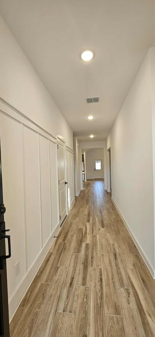 Foto del edificio - 8434 Bay Oaks Dr