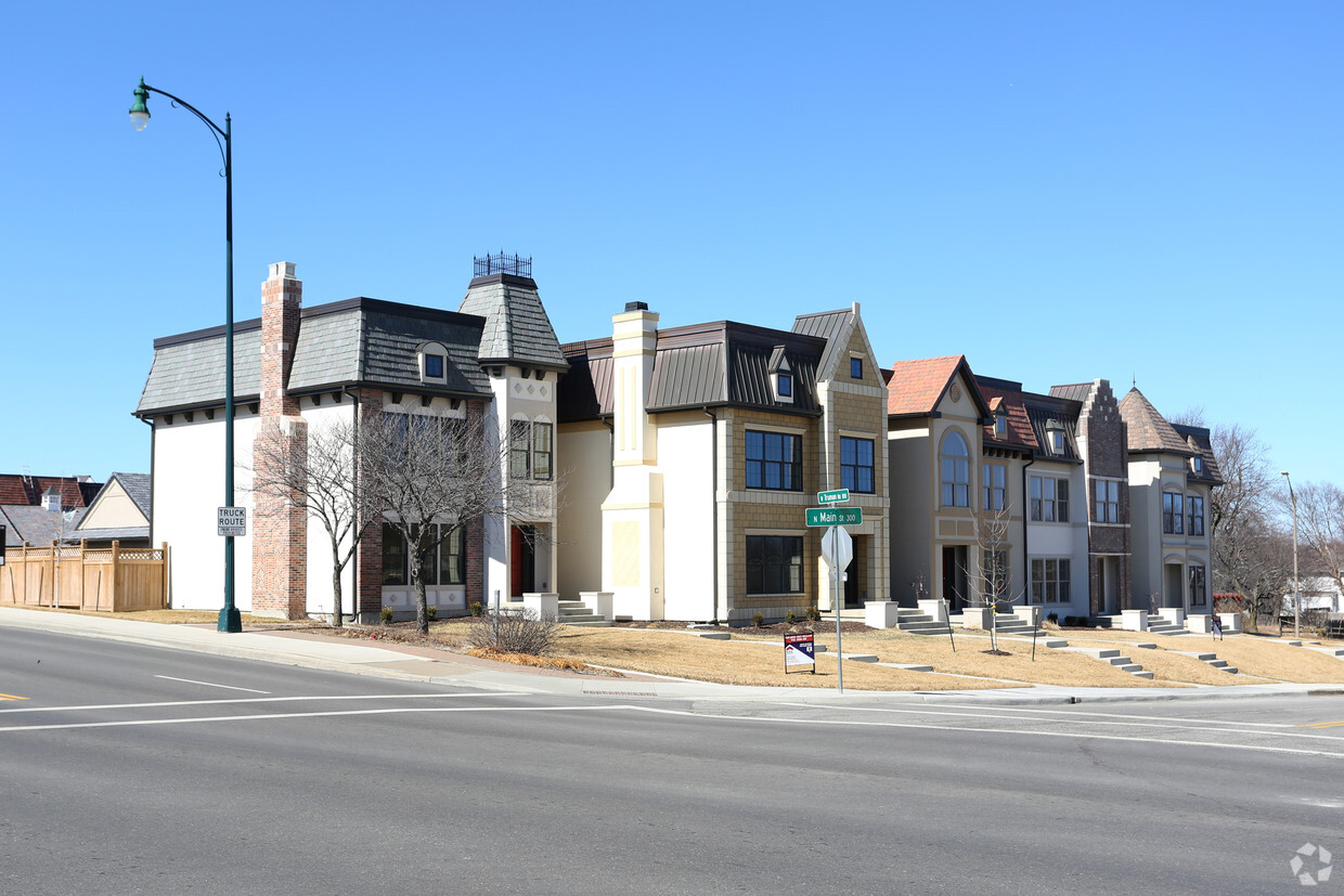 Building Photo - Market Square Townhomes