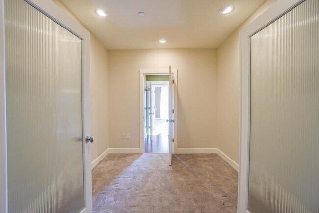Foto del edificio - BEAUTIFUL TWO BEDROOM CONDO DOWNTOWN VANCOUVER