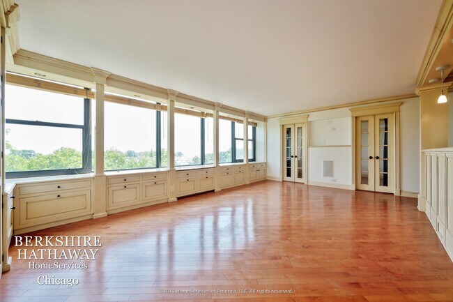 Foto del edificio - 3440 N Lake Shore Drive