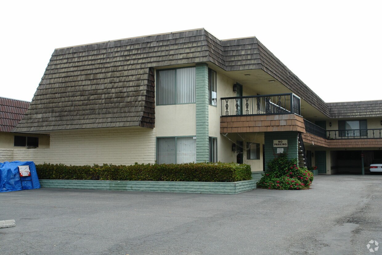 Primary Photo - 1123 Los Palos Dr