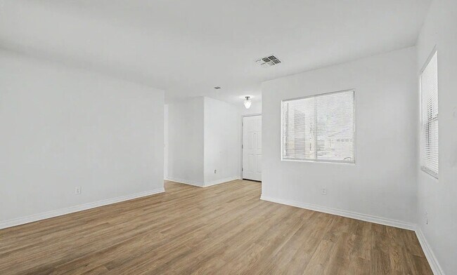 Foto del edificio - 1231 W Wilson Ave