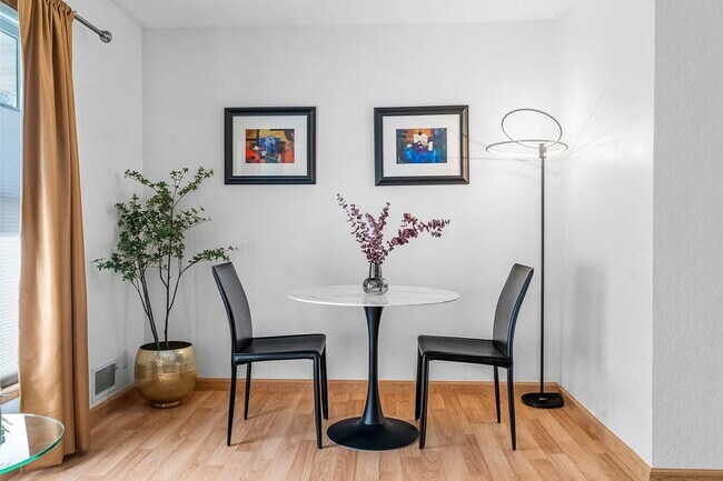 Foto del edificio - 4025 Chowen Ave S