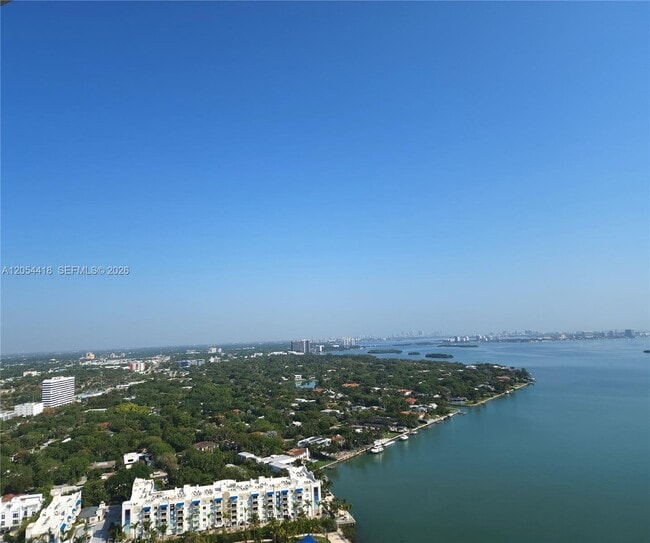 Foto del edificio - 601 NE 36th St