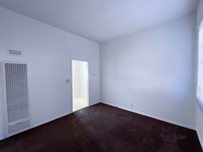 Building Photo - 104 N Huntington Dr