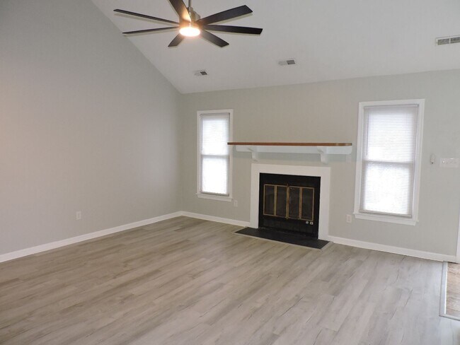 Foto del edificio - Email Linda@vacosold.com or call 804-642-2106