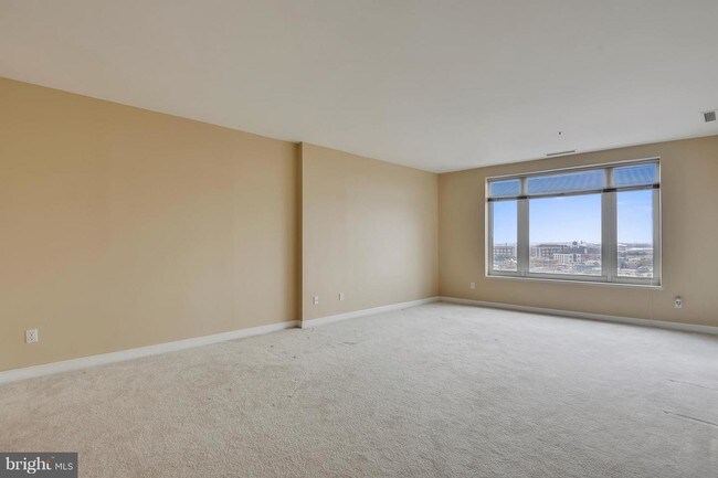 Building Photo - 100 Harborview Dr