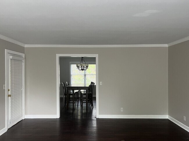 Foto del edificio - Located in River North and Jones Co School...