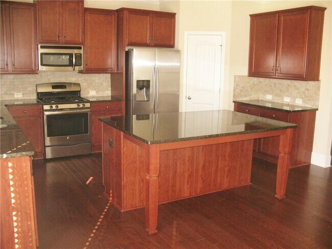 Foto del edificio - 6450 Pine Bluff Dr