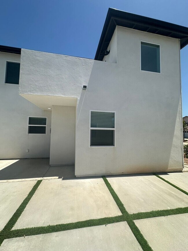 Building Photo - 202-204 Calla Avenue