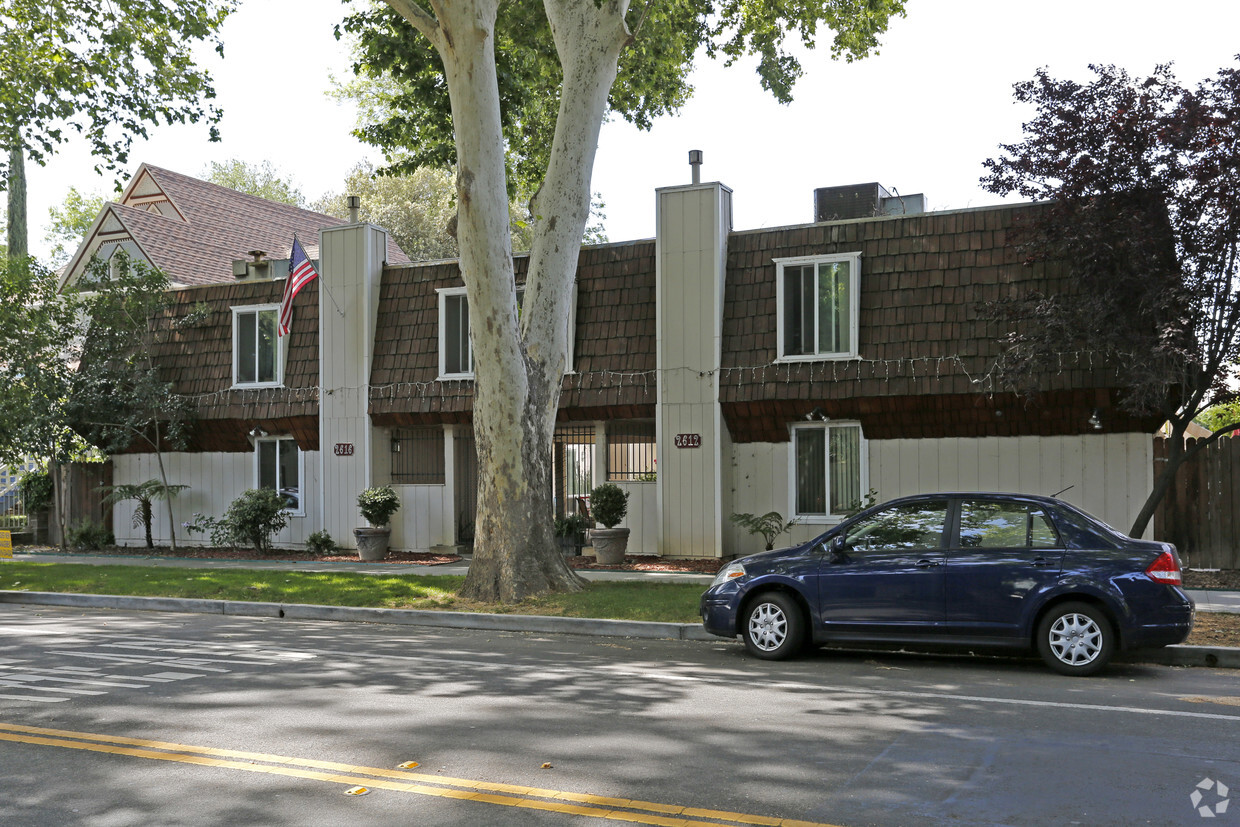 Primary Photo - G Streeet Townhomes