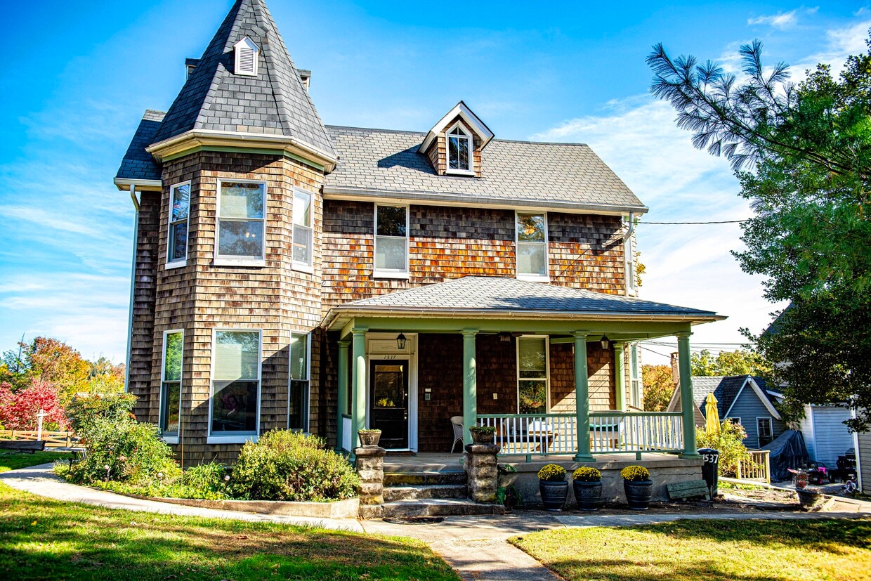 Building Photo - Rolling Rd