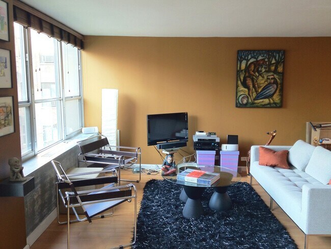 Foto del edificio - 655 W Irving Park Rd