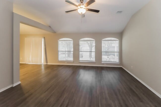 Building Photo - 2604 Hill Street Cove